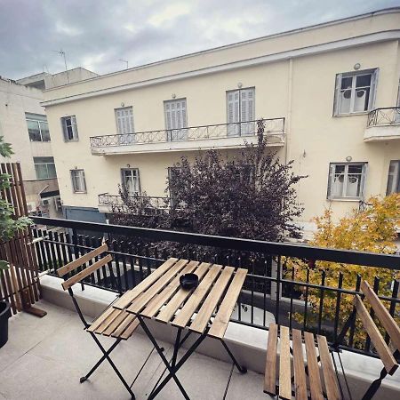 Luxurious Wooden Detail Flat In City Center Chalkida Luaran gambar