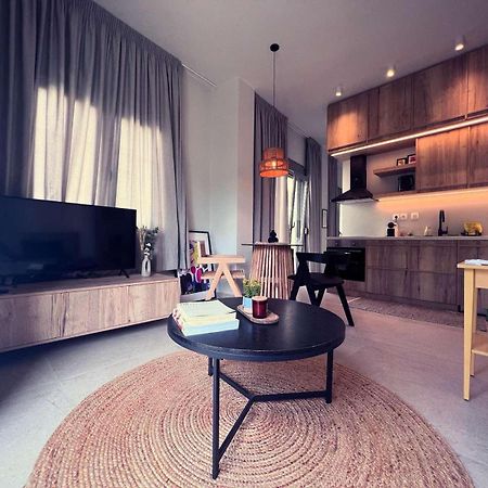 Luxurious Wooden Detail Flat In City Center Chalkida Luaran gambar