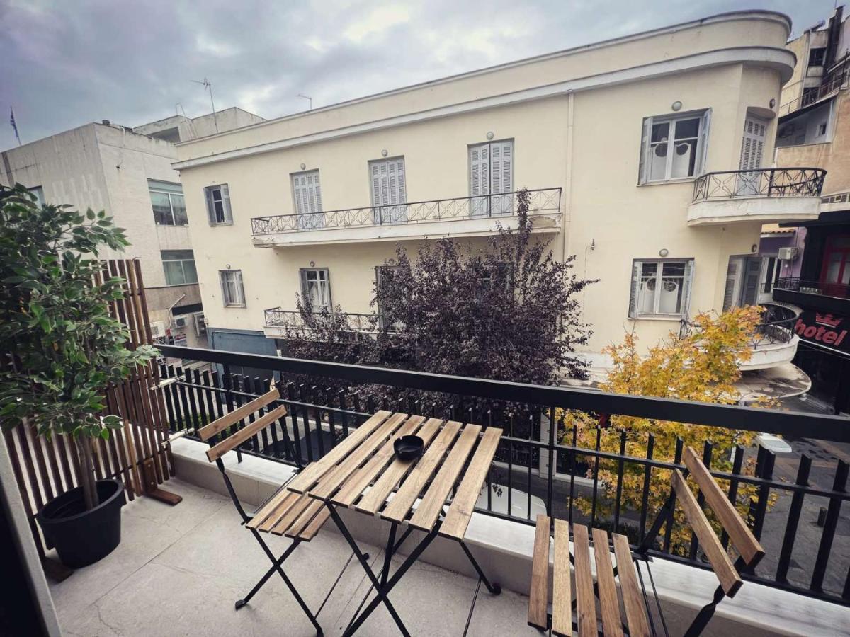 Luxurious Wooden Detail Flat In City Center Chalkida Luaran gambar