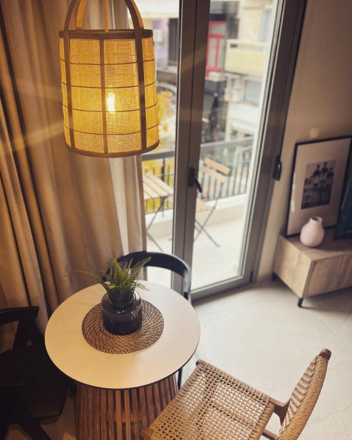 Luxurious Wooden Detail Flat In City Center Chalkida Luaran gambar