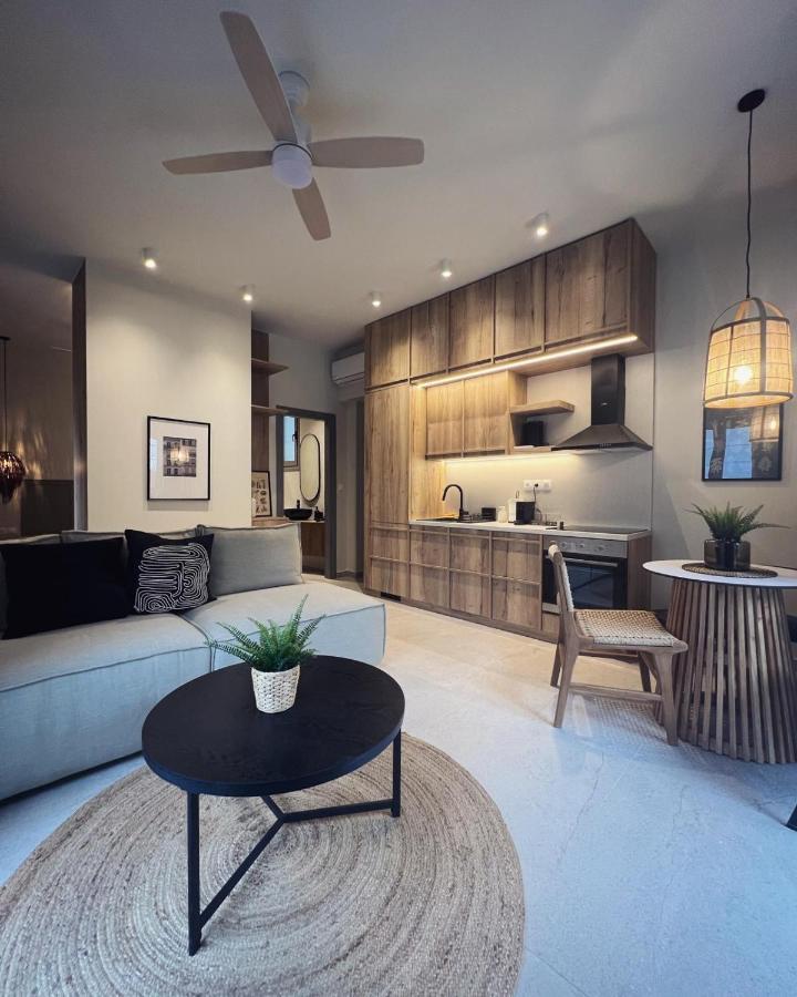 Luxurious Wooden Detail Flat In City Center Chalkida Luaran gambar
