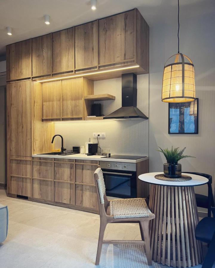 Luxurious Wooden Detail Flat In City Center Chalkida Luaran gambar