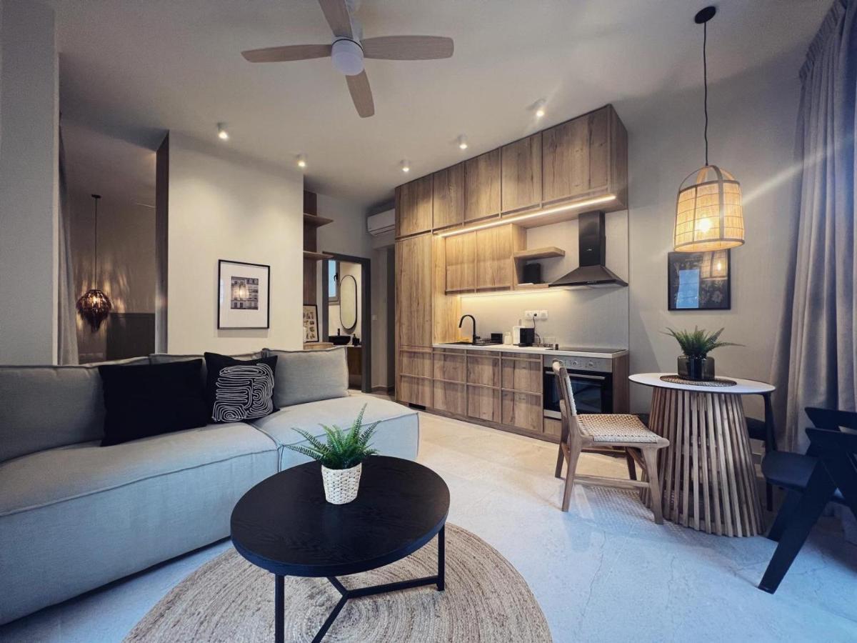 Luxurious Wooden Detail Flat In City Center Chalkida Luaran gambar