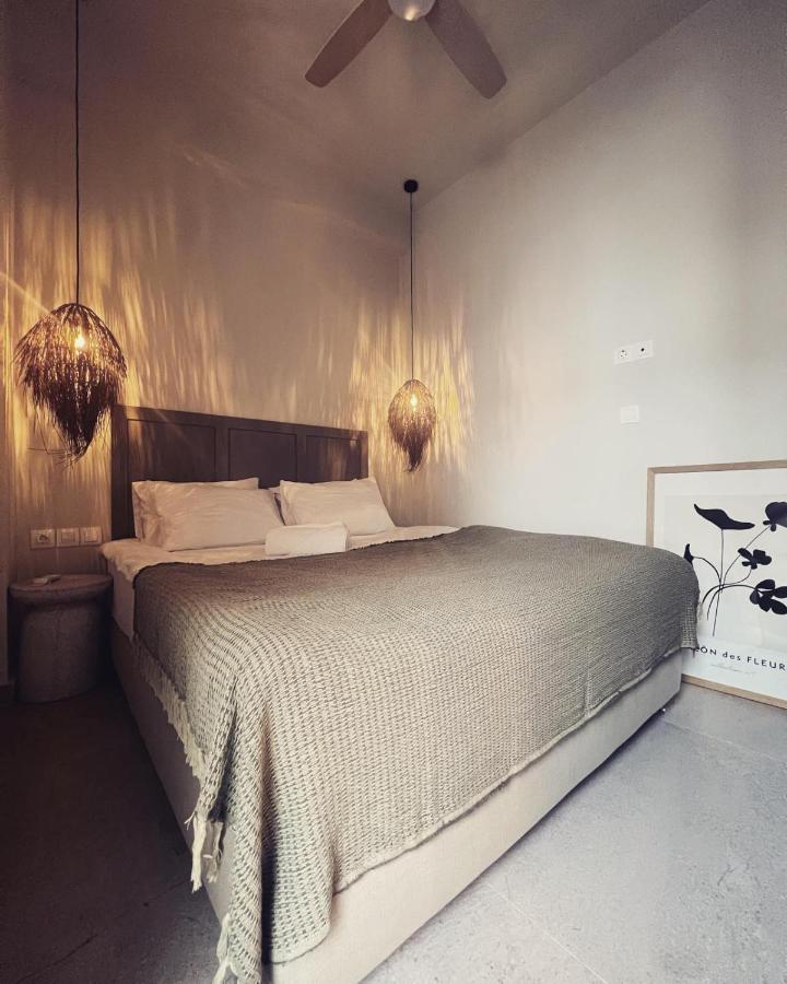 Luxurious Wooden Detail Flat In City Center Chalkida Luaran gambar