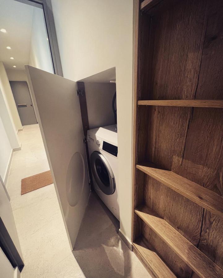 Luxurious Wooden Detail Flat In City Center Chalkida Luaran gambar