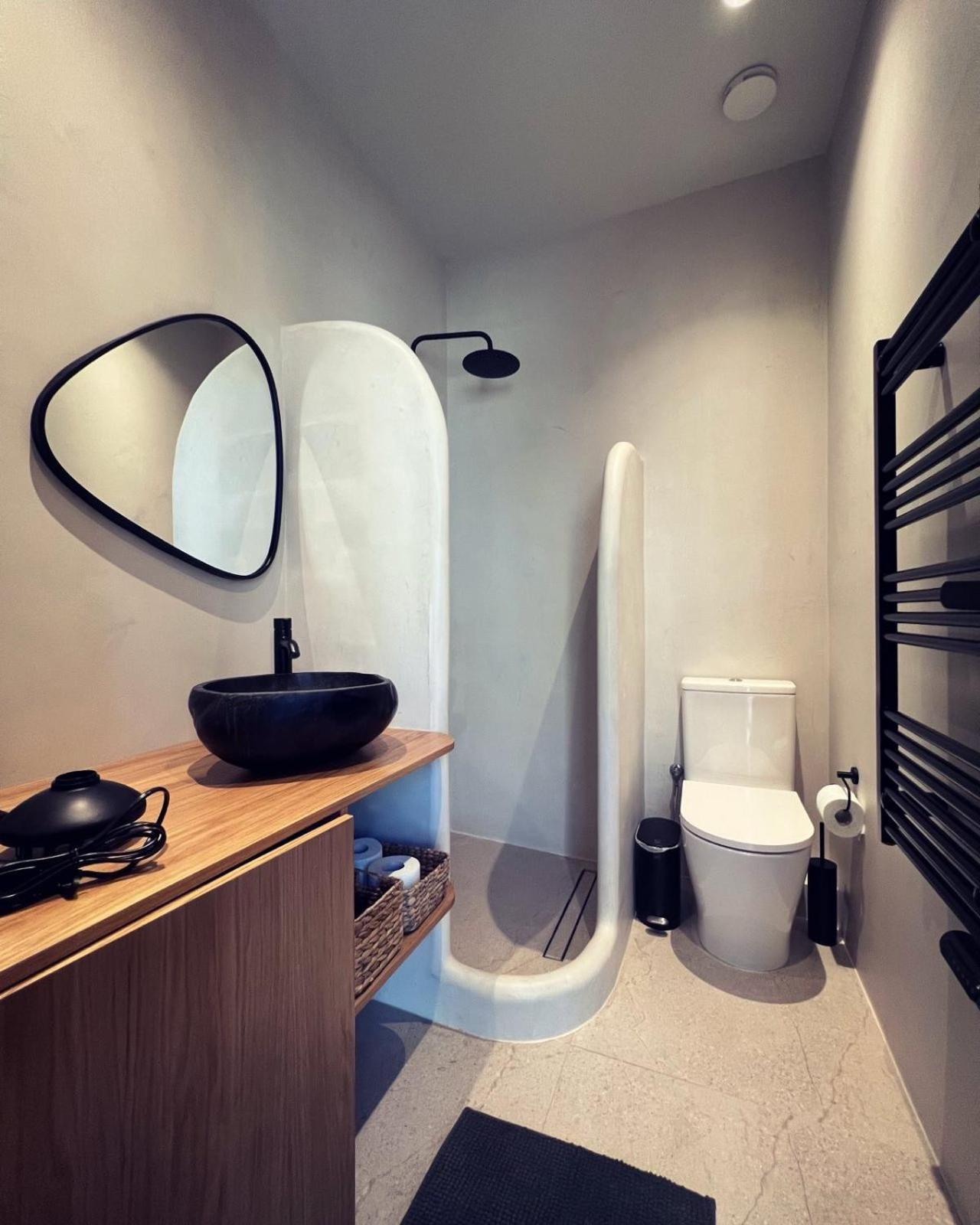 Luxurious Wooden Detail Flat In City Center Chalkida Luaran gambar