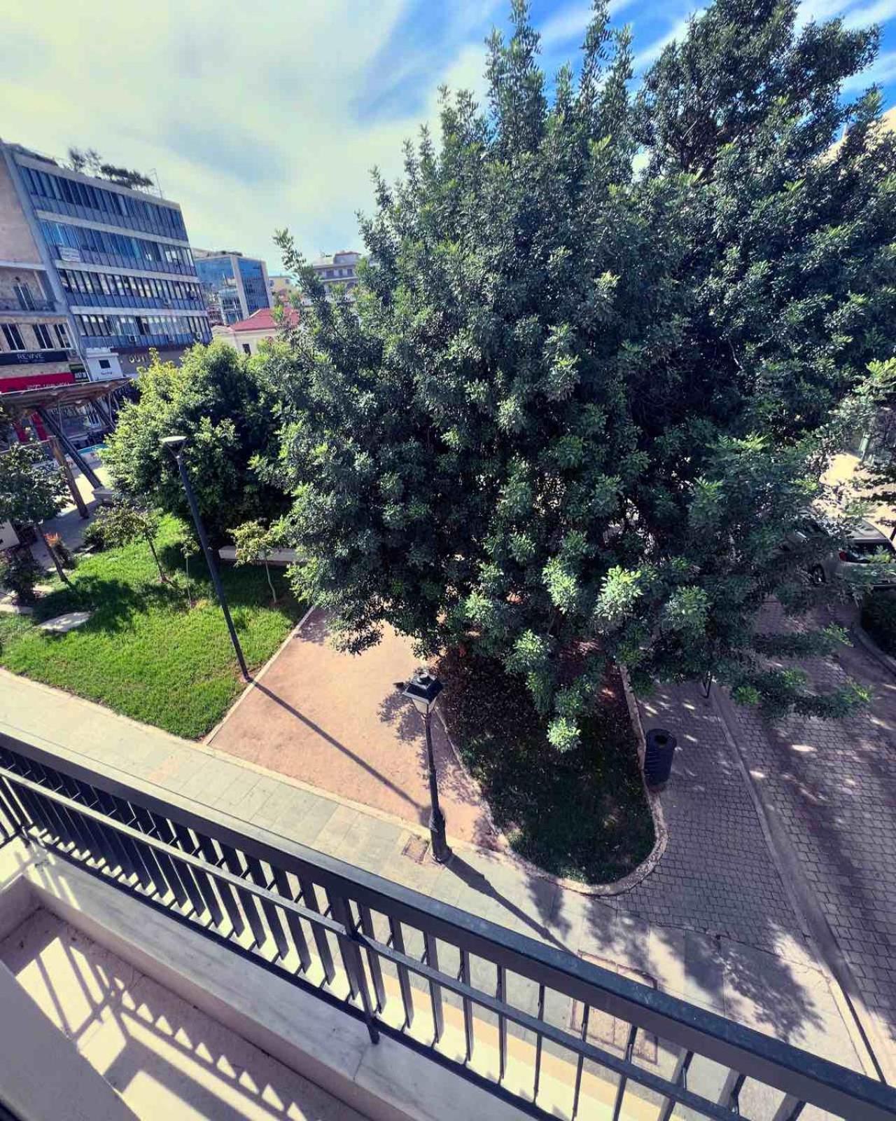 Luxurious Wooden Detail Flat In City Center Chalkida Luaran gambar