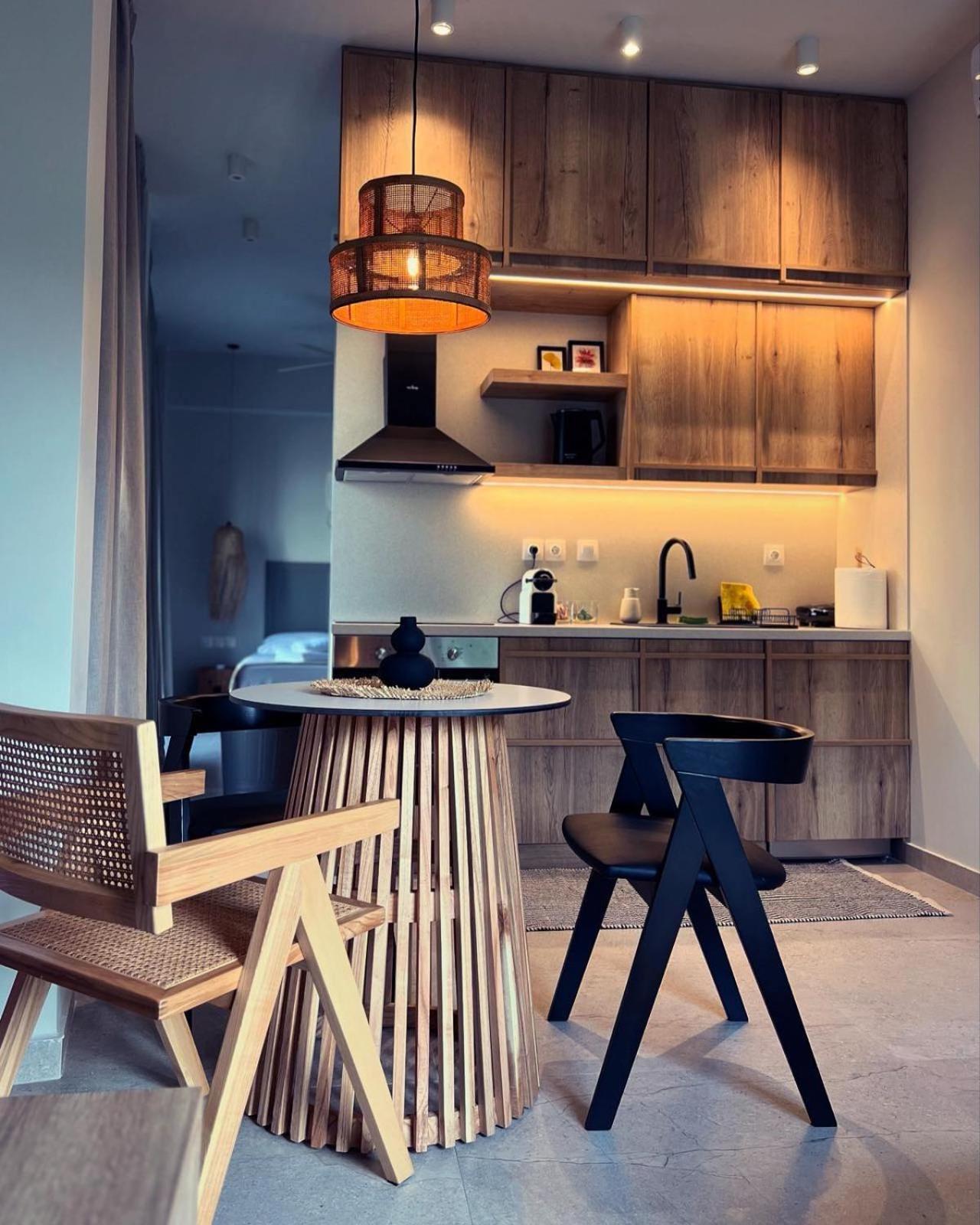 Luxurious Wooden Detail Flat In City Center Chalkida Luaran gambar