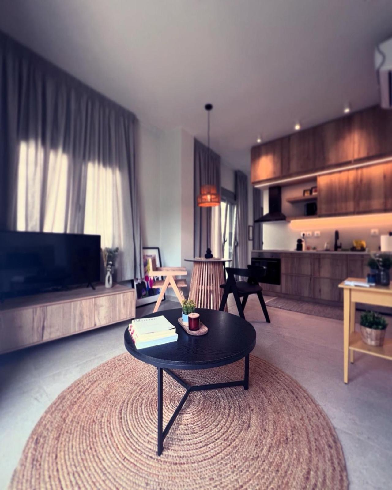 Luxurious Wooden Detail Flat In City Center Chalkida Luaran gambar