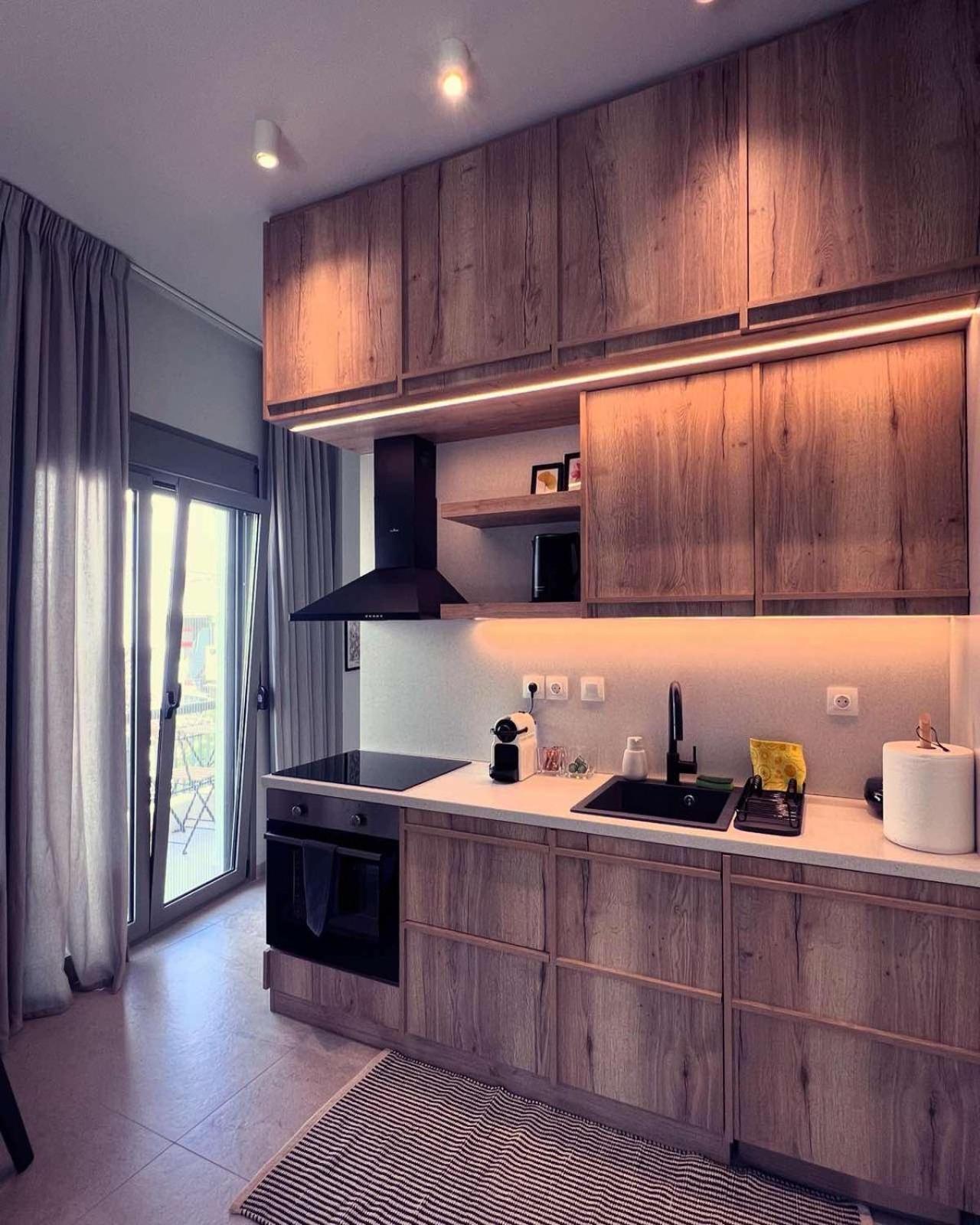 Luxurious Wooden Detail Flat In City Center Chalkida Luaran gambar